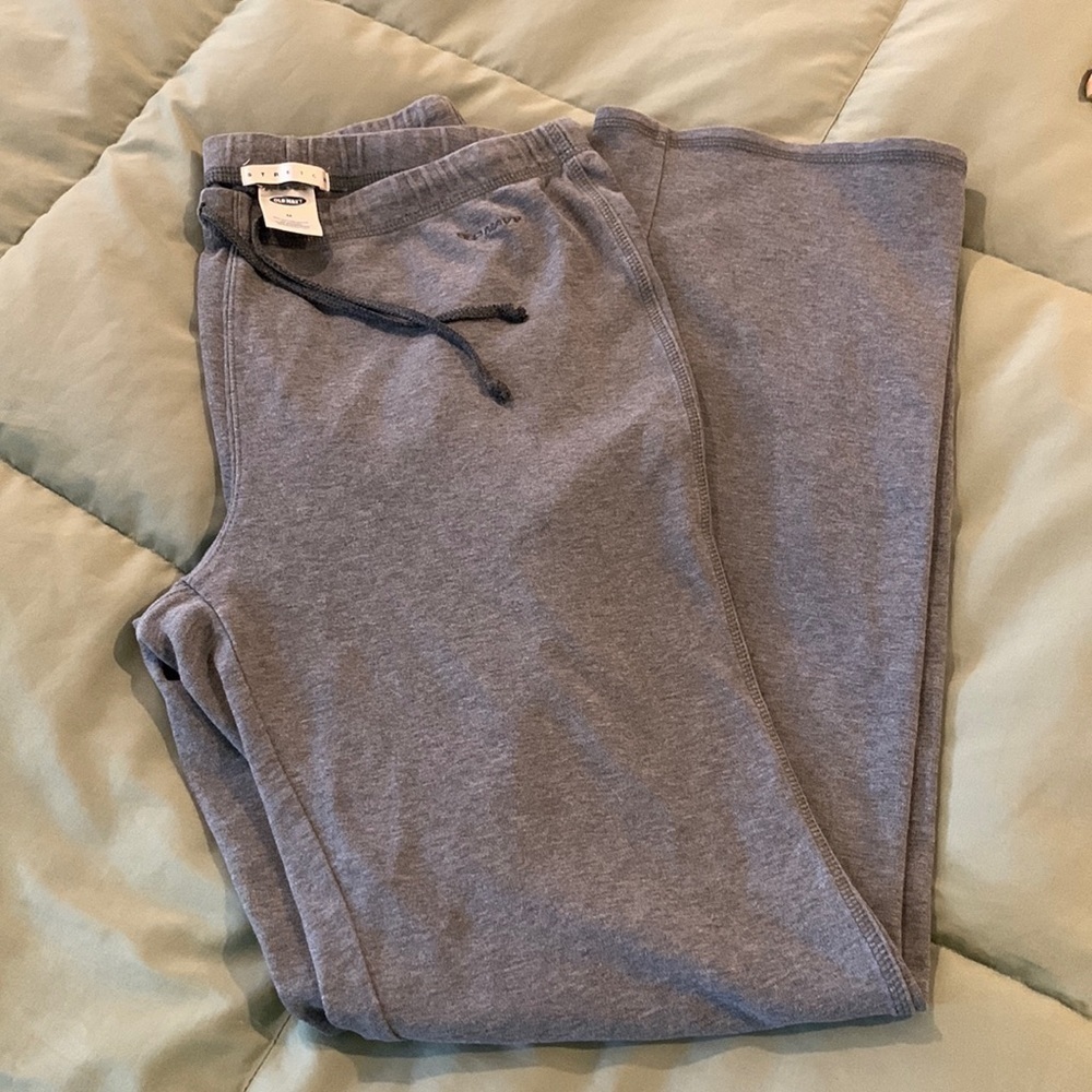 Old Navy Womens Gray Flair Leg Casual Pant. Size Medium.​​​​​​​​​​​​​​​​​​​